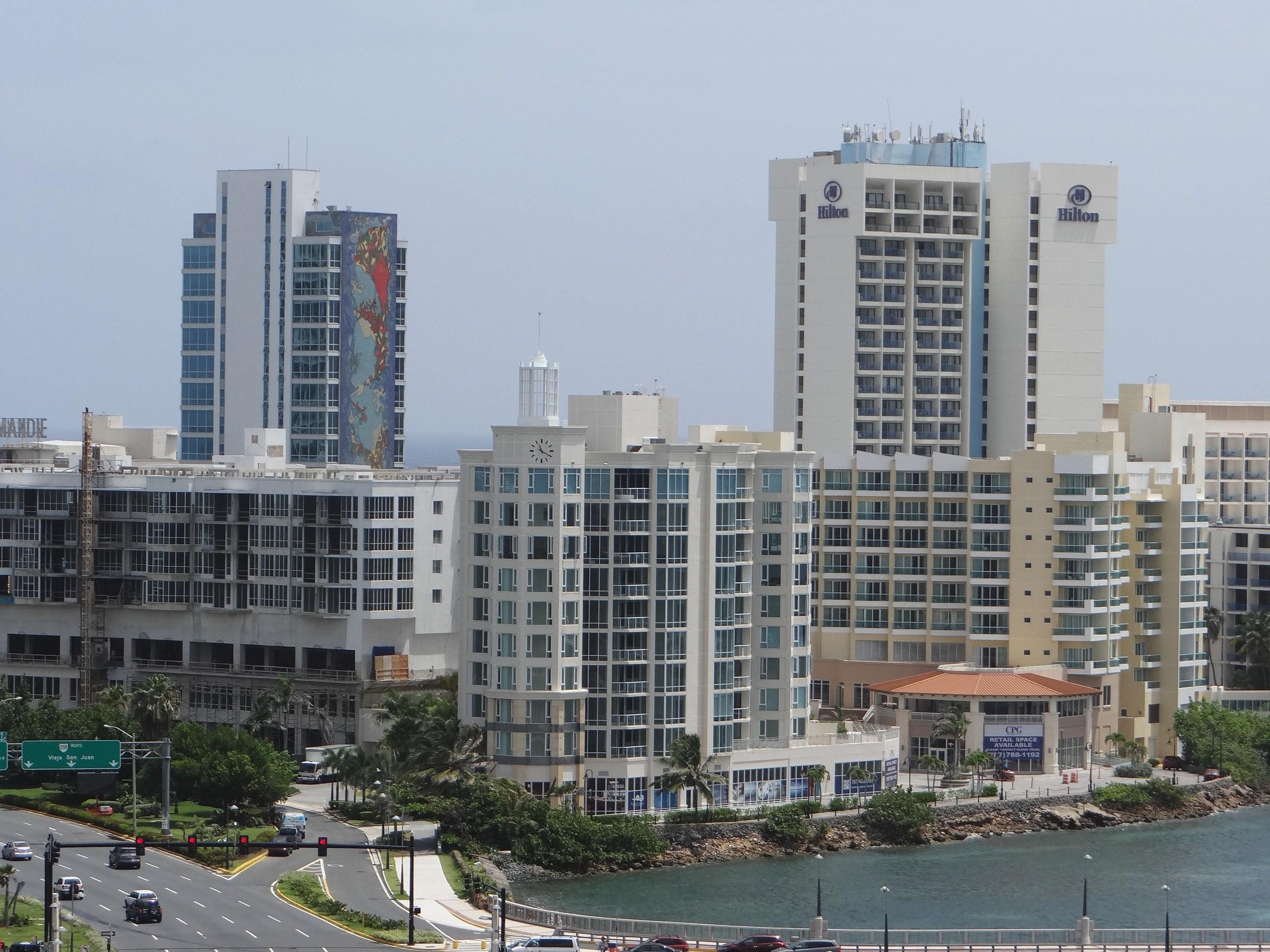 Vista desde la azotea del Edificio del Departamento de Justicia - San Juan (Miramar) - 2013 00030